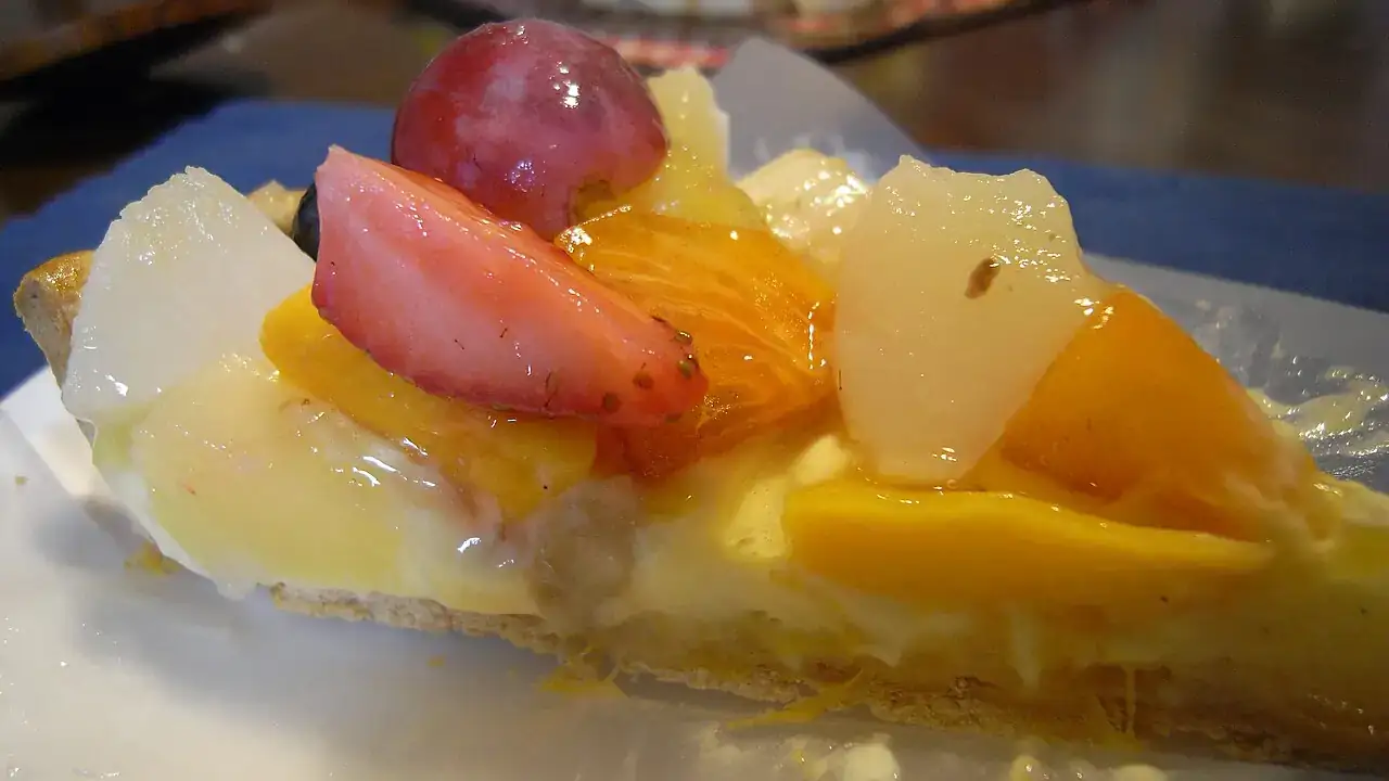 Fruit tart slice